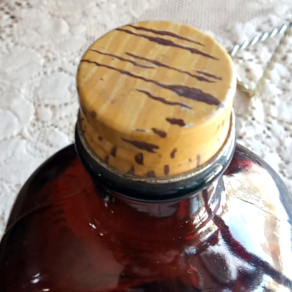Vintage log Cabin syrup bottle 1776 bi-centennial with label still on